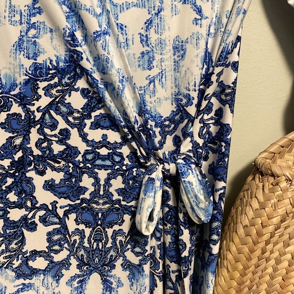 BCBGMaxAzria Adele Blue and White Long Sleeve wrap Dress - medium - Picture 5 of 8
